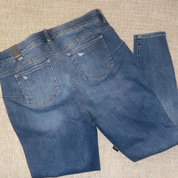 TORRID Bombshell Skinny Jeans 16s - Picture 3 of 6